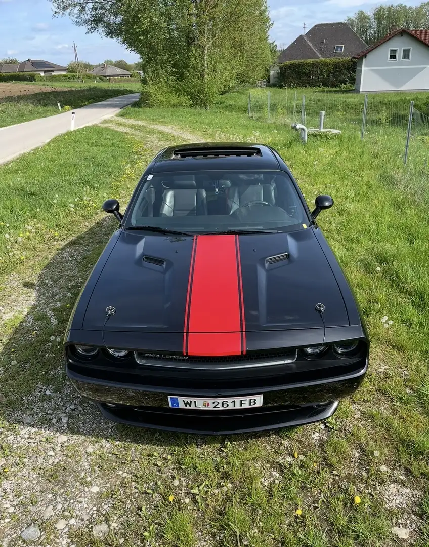 Dodge Challenger Schwarz - 1