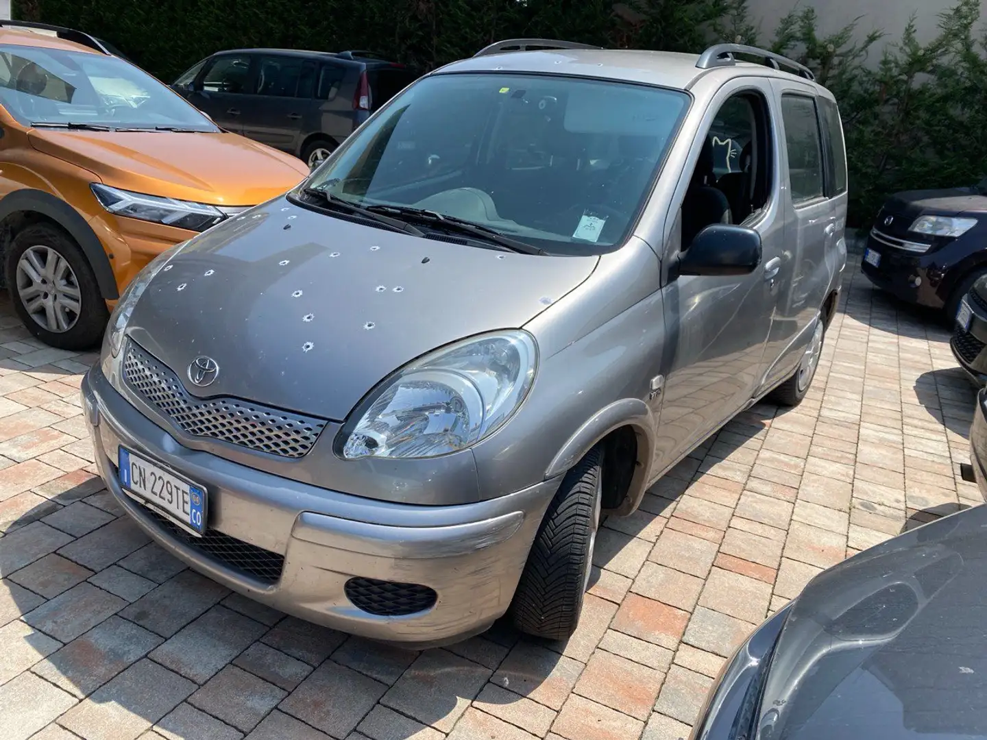 Toyota Yaris Yaris Verso Verso 1.3 Sol my03 Grigio - 1