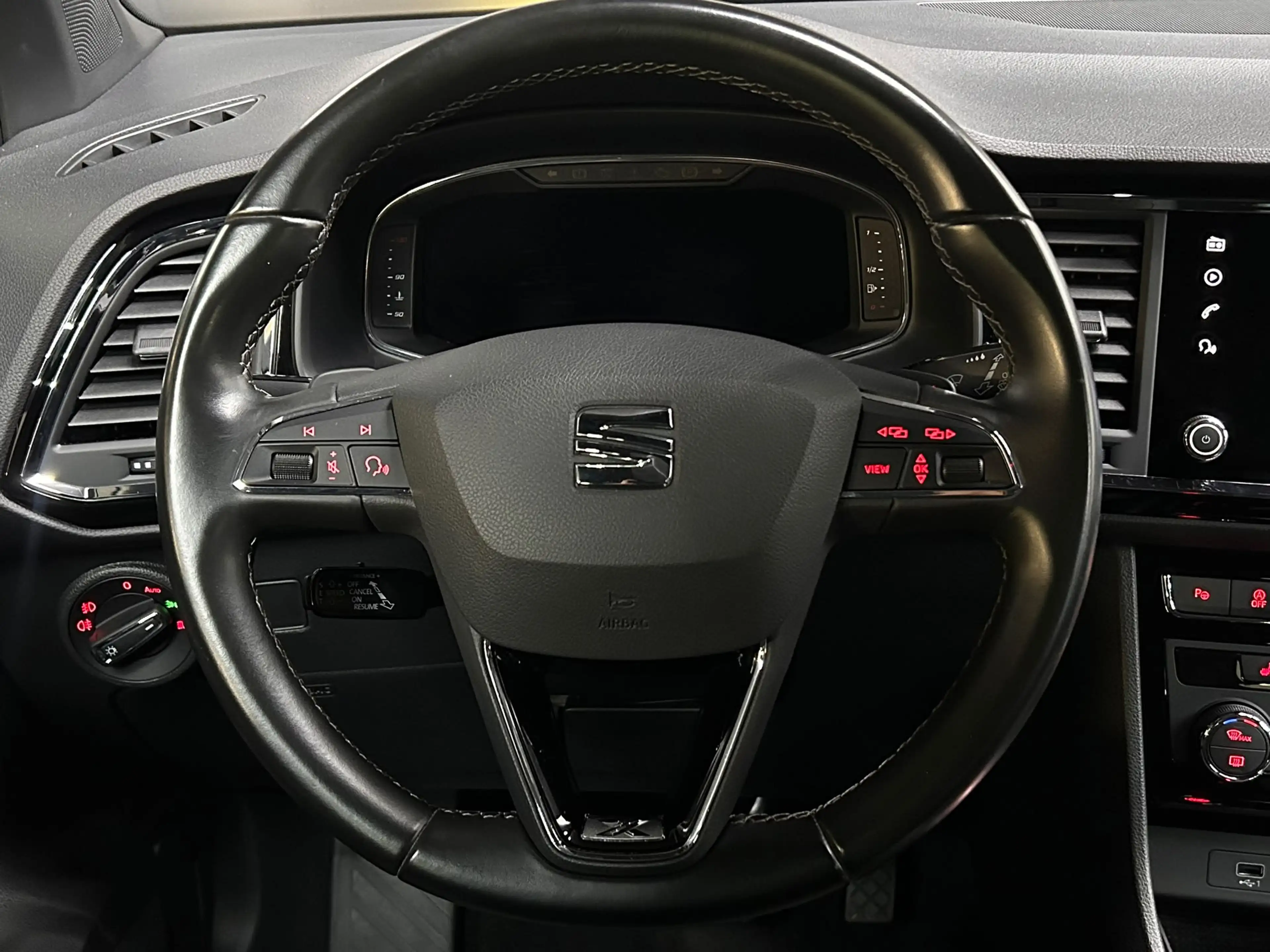 SEAT Ateca Xcellence 4Drive LED+PANO+SHZ+ACC+360°+AHK — photo 14