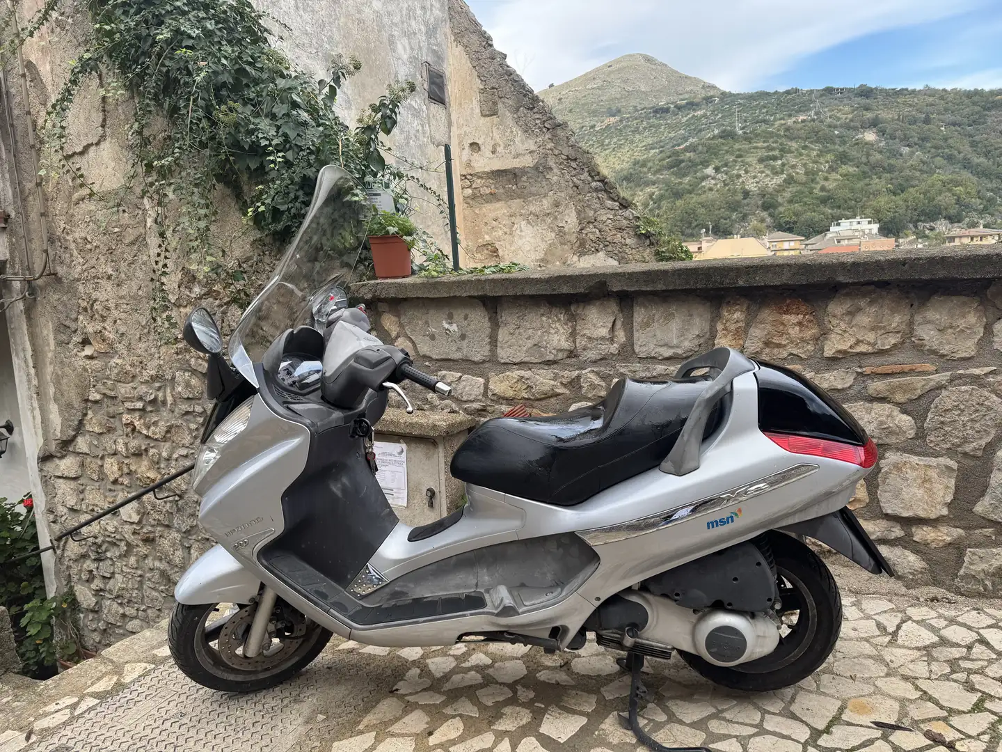 Piaggio X 8 Plateado - 2