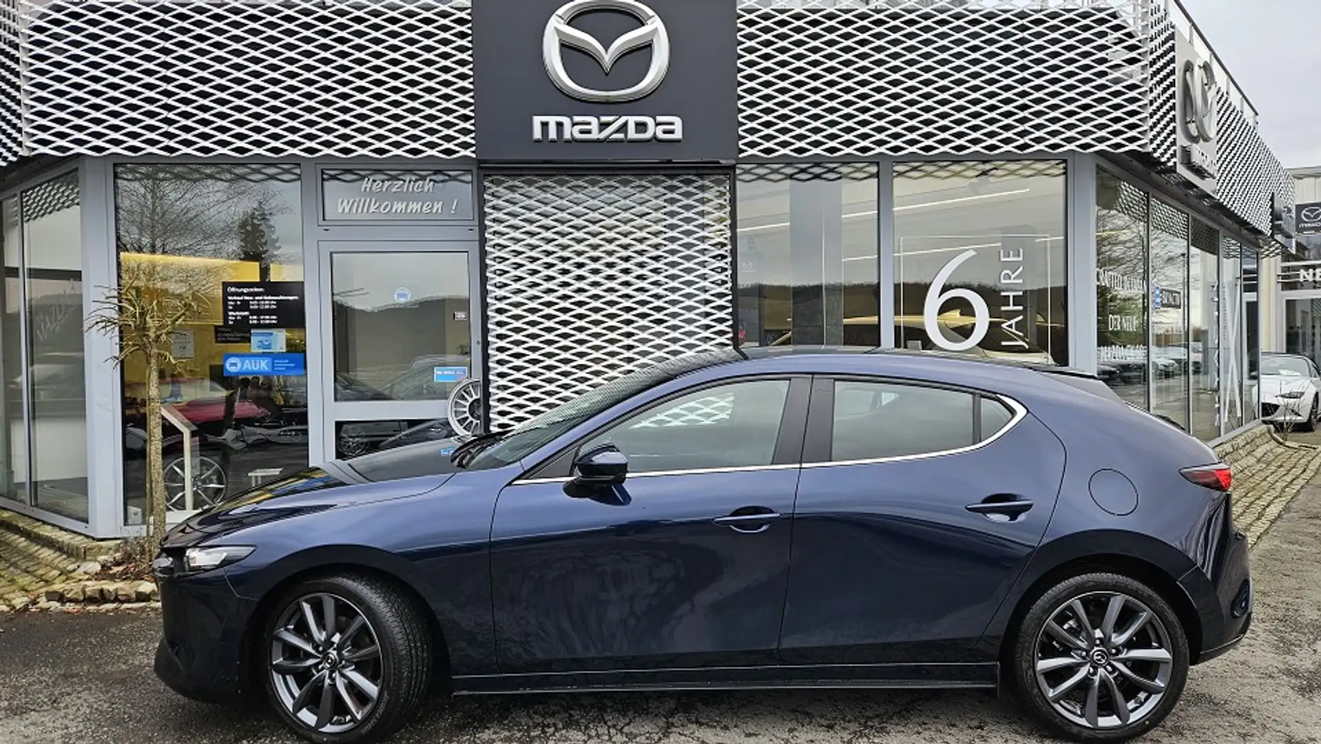 Mazda 3 Selection inkl. 18" Sommer + 16" M+S Blau - 2