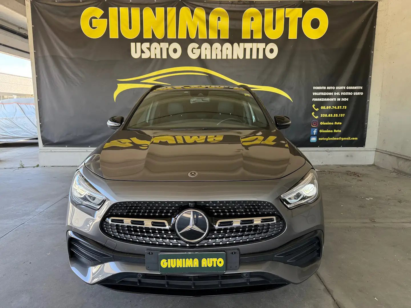 Mercedes-Benz GLA 200 Premium AMG **UNICO PROPRIETARIO** Grigio - 2