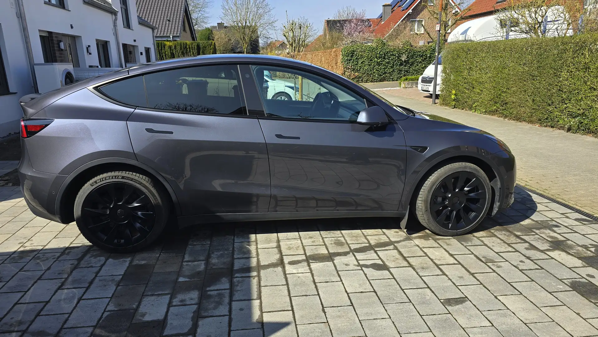 Tesla Model Y Model Y Long Range / DualMotor+AHK+20' Induction Grau - 1