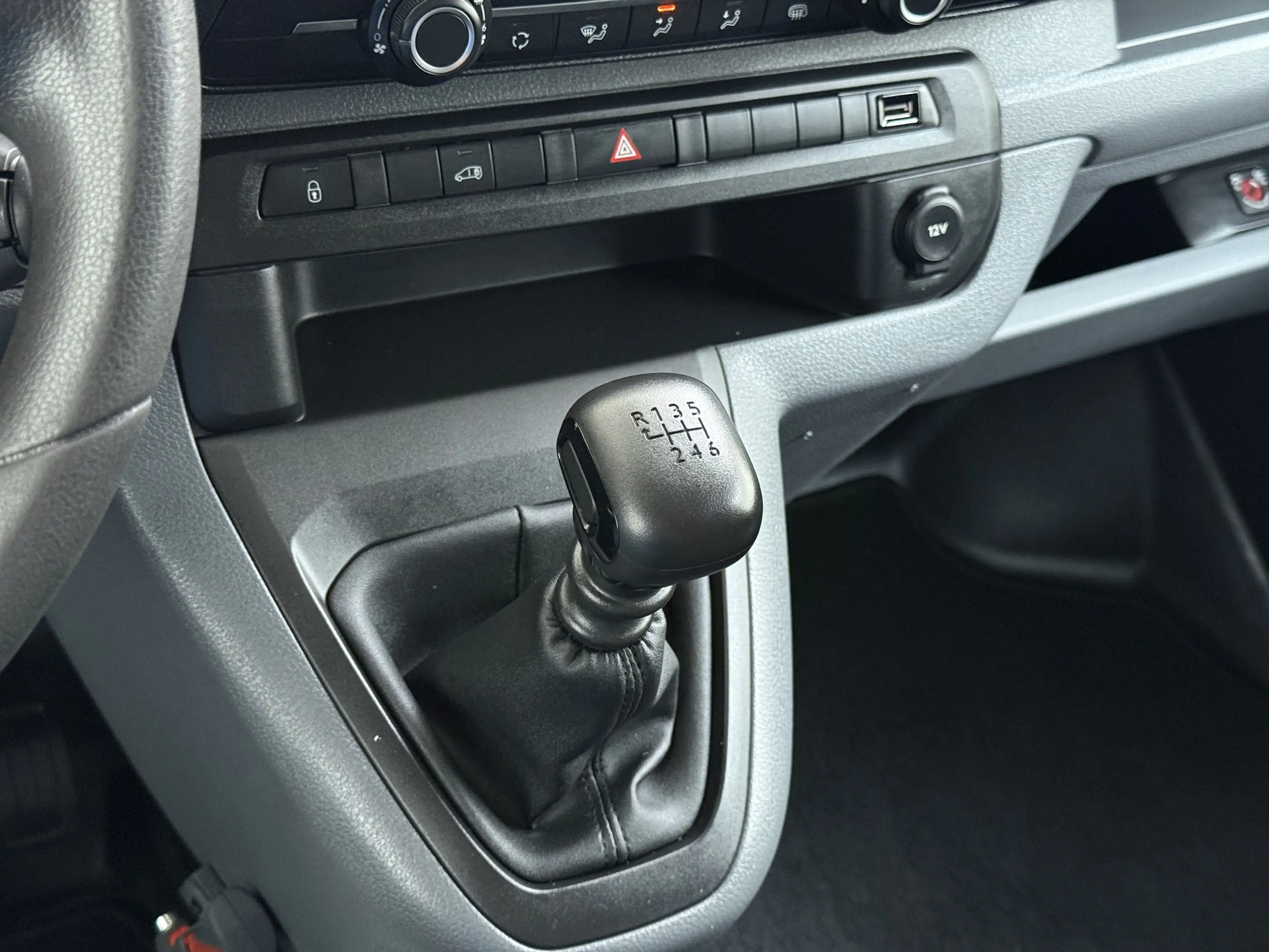 Peugeot Expert 2.0HDI 123PK Imperiaal 3-Persoons Trekhaak Airco A — photo 27