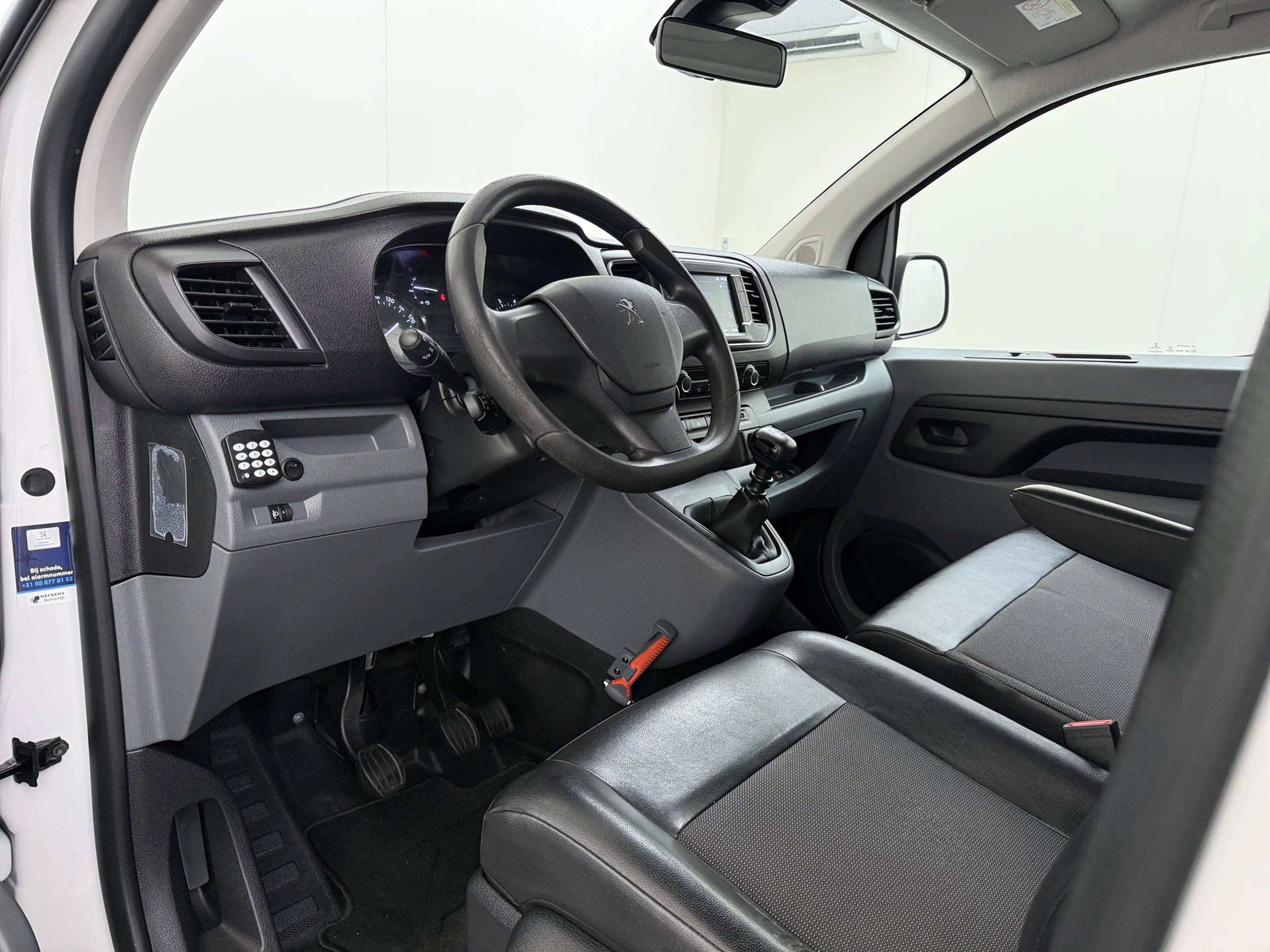 Peugeot Expert 2.0HDI 123PK Imperiaal 3-Persoons Trekhaak Airco A — photo 7