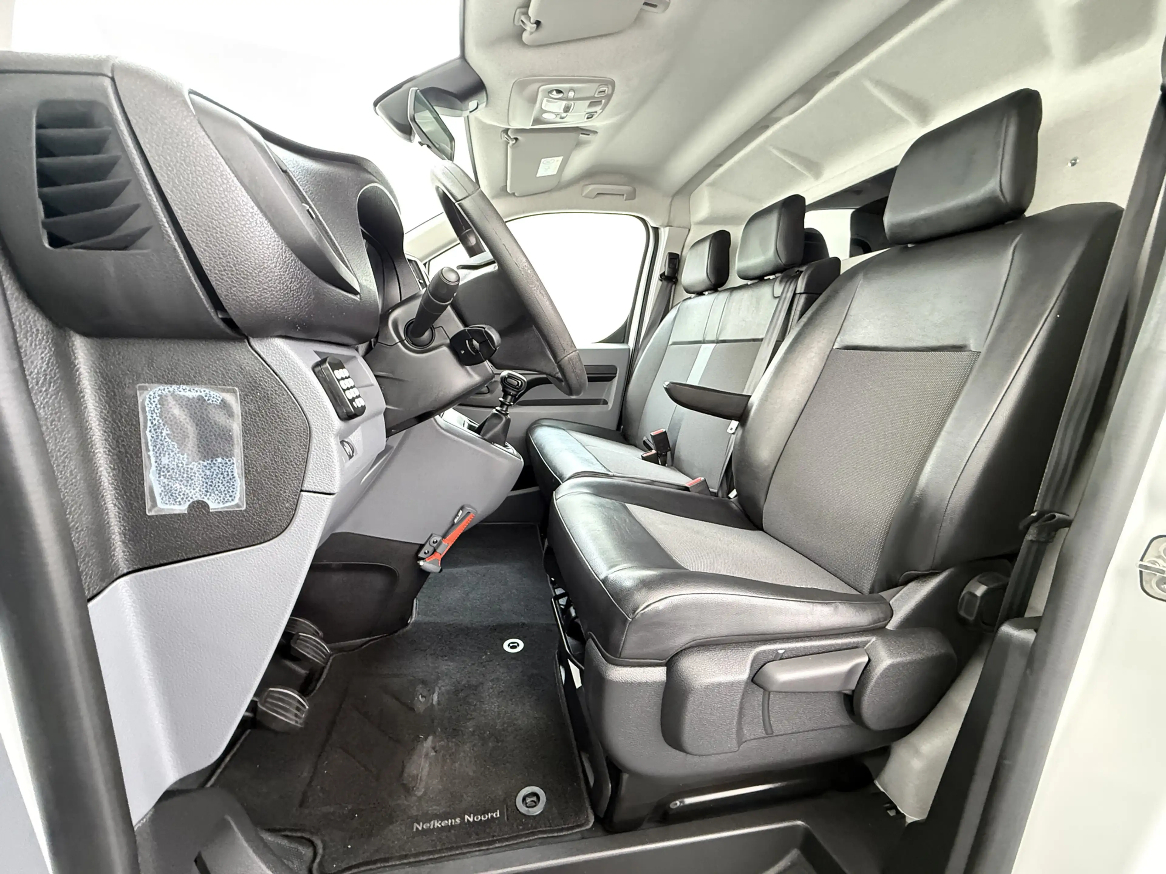 Peugeot Expert 2.0HDI 123PK Imperiaal 3-Persoons Trekhaak Airco A — photo 8