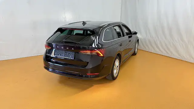 Skoda Octavia view 5