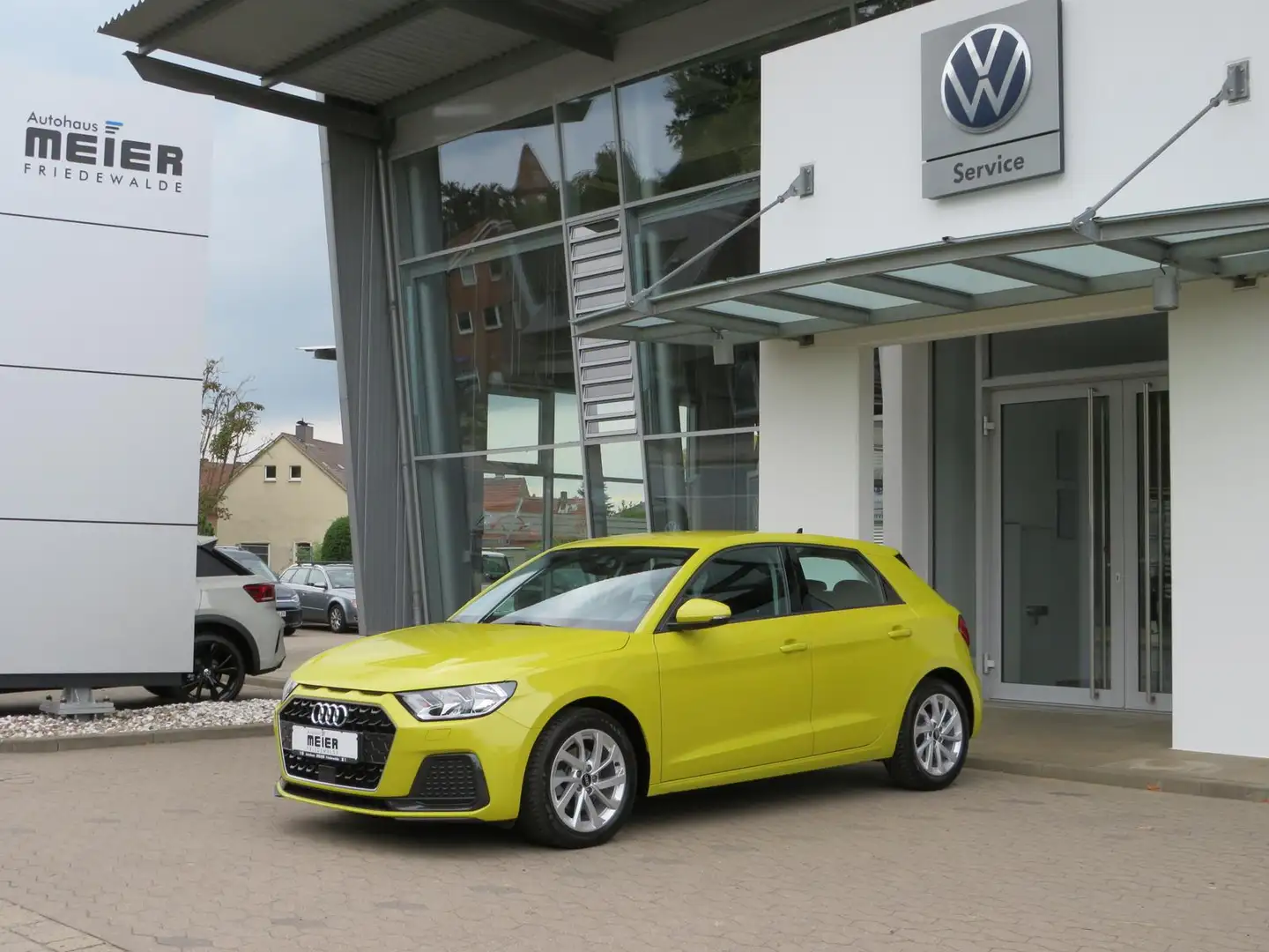 Audi A1 Sportback 1.0 advanced Ganzjahr Sitzheizung Gelb - 2