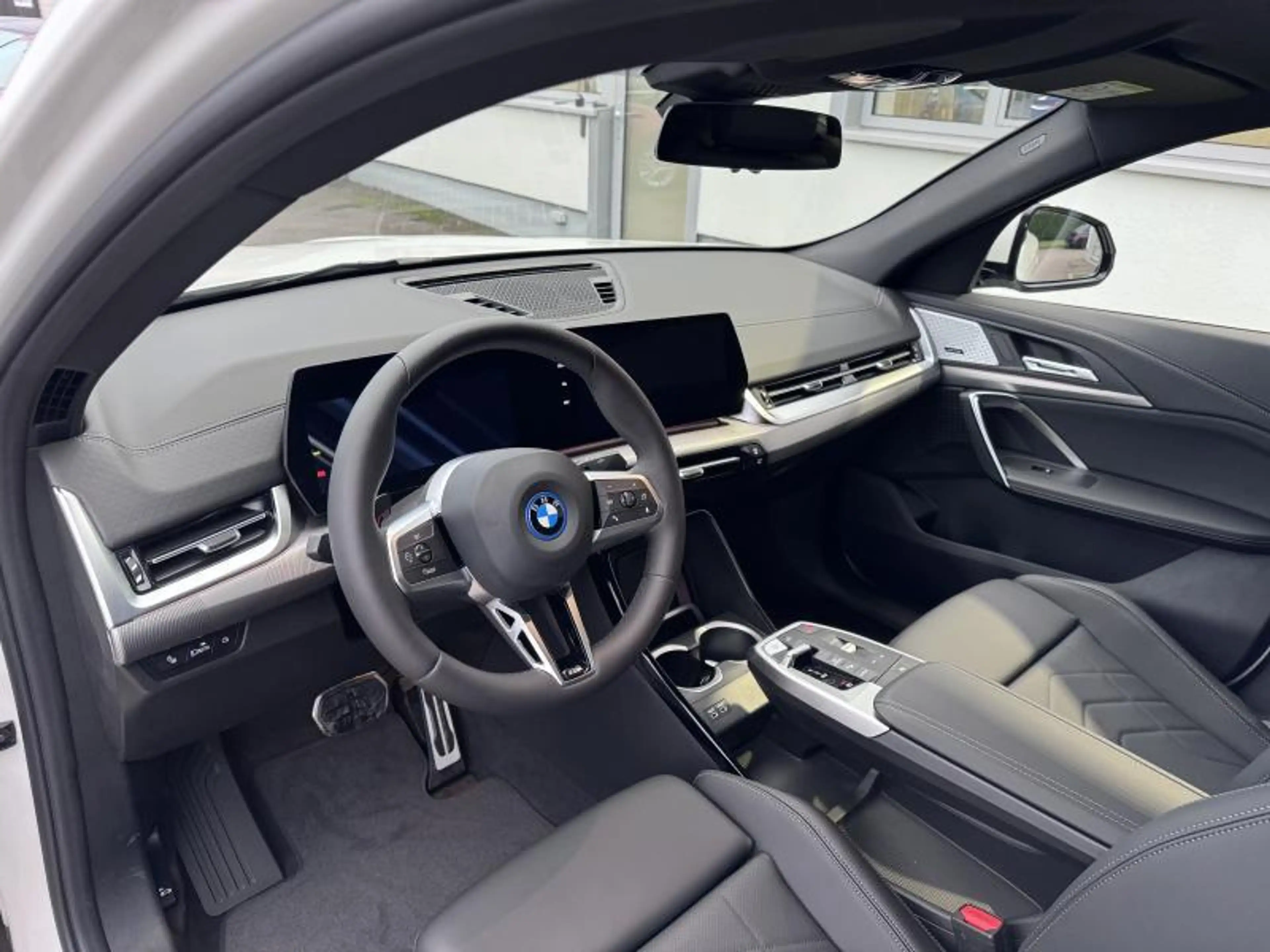 BMW iX2 xDrive30 Pack M Sport Shadow *TVAC* — photo 5