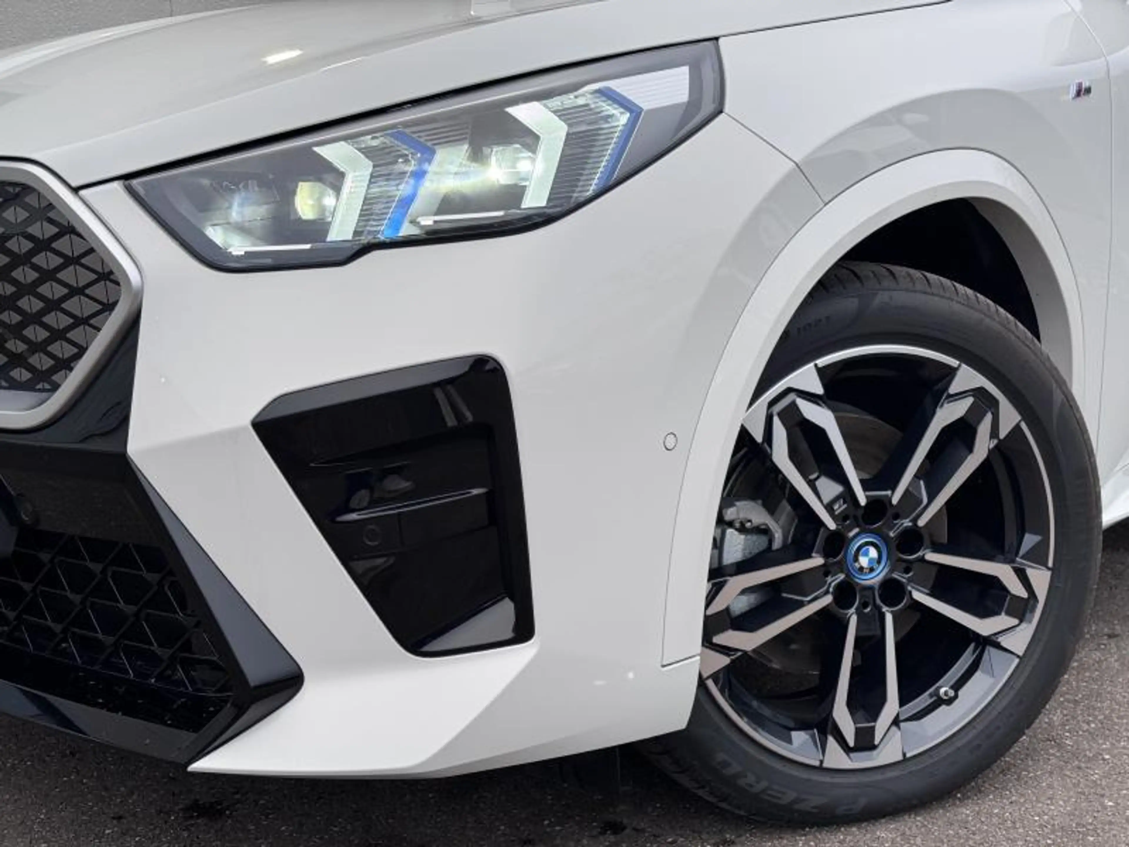 BMW iX2 xDrive30 Pack M Sport Shadow *TVAC* — photo 7