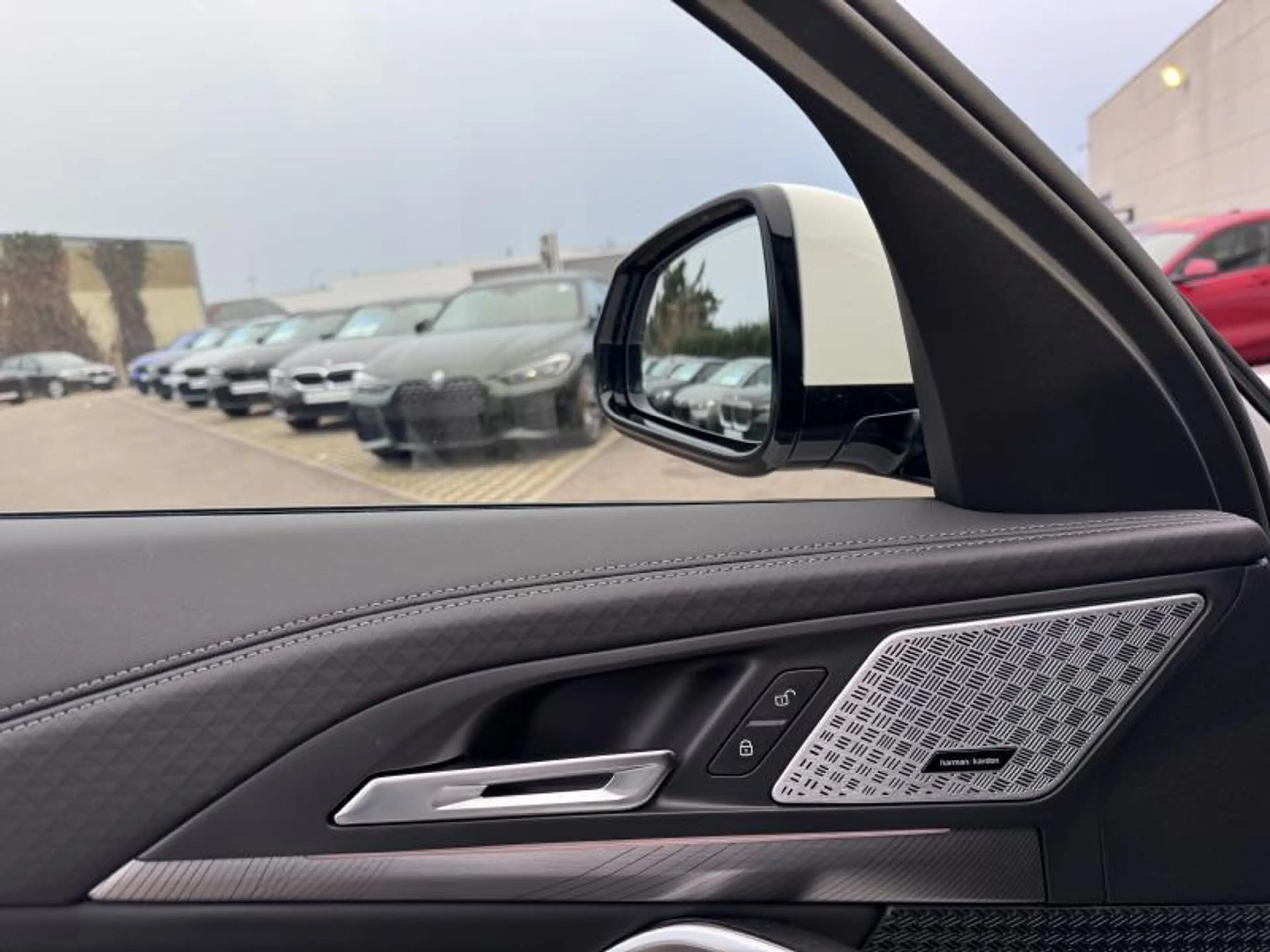 BMW iX2 xDrive30 Pack M Sport Shadow *TVAC* — photo 13