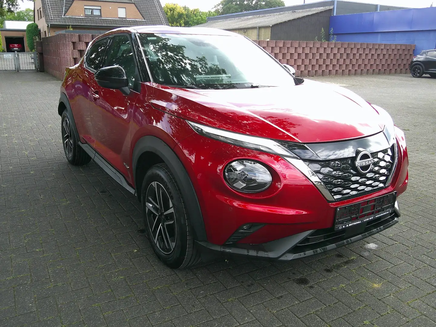 Nissan Juke 1,6 HYBRID 143 PS 4AMT N-CONNECTA Winter II BFS Rot - 1