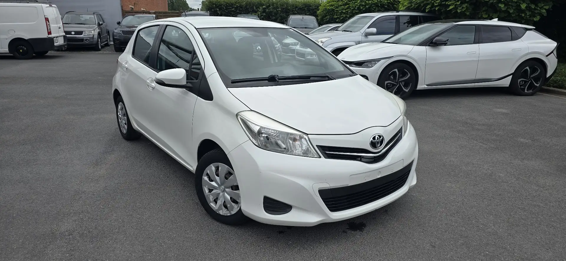 Toyota Yaris 1.0 linea sol - 1