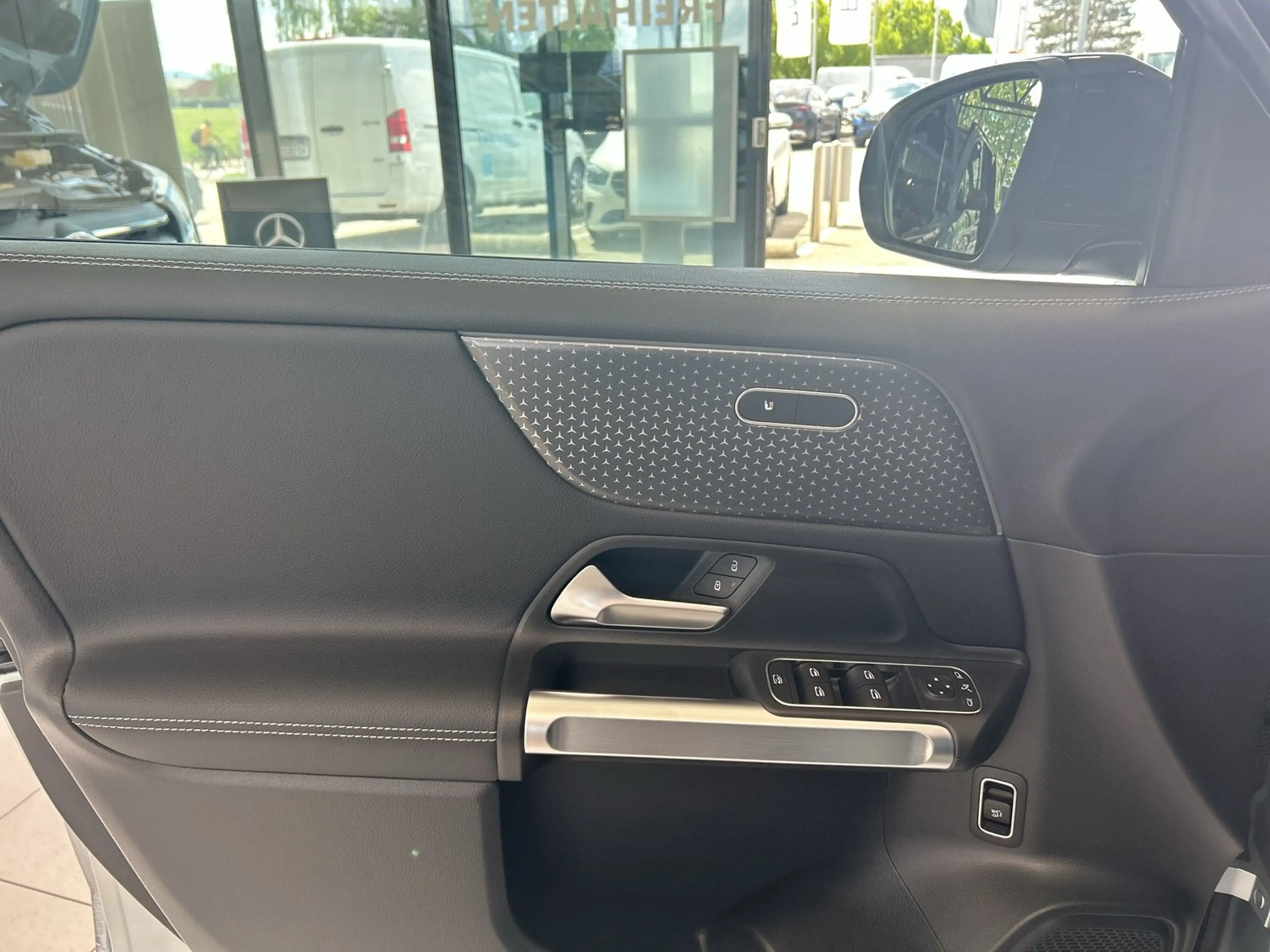 Mercedes-Benz GLB 200 d 4MATIC Österreich-Edition Cam Navi SHZ — photo 11