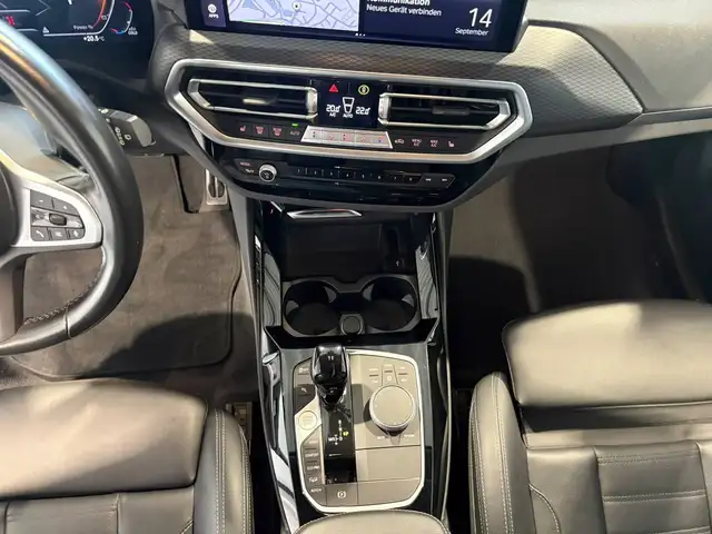 BMW X3 view 12