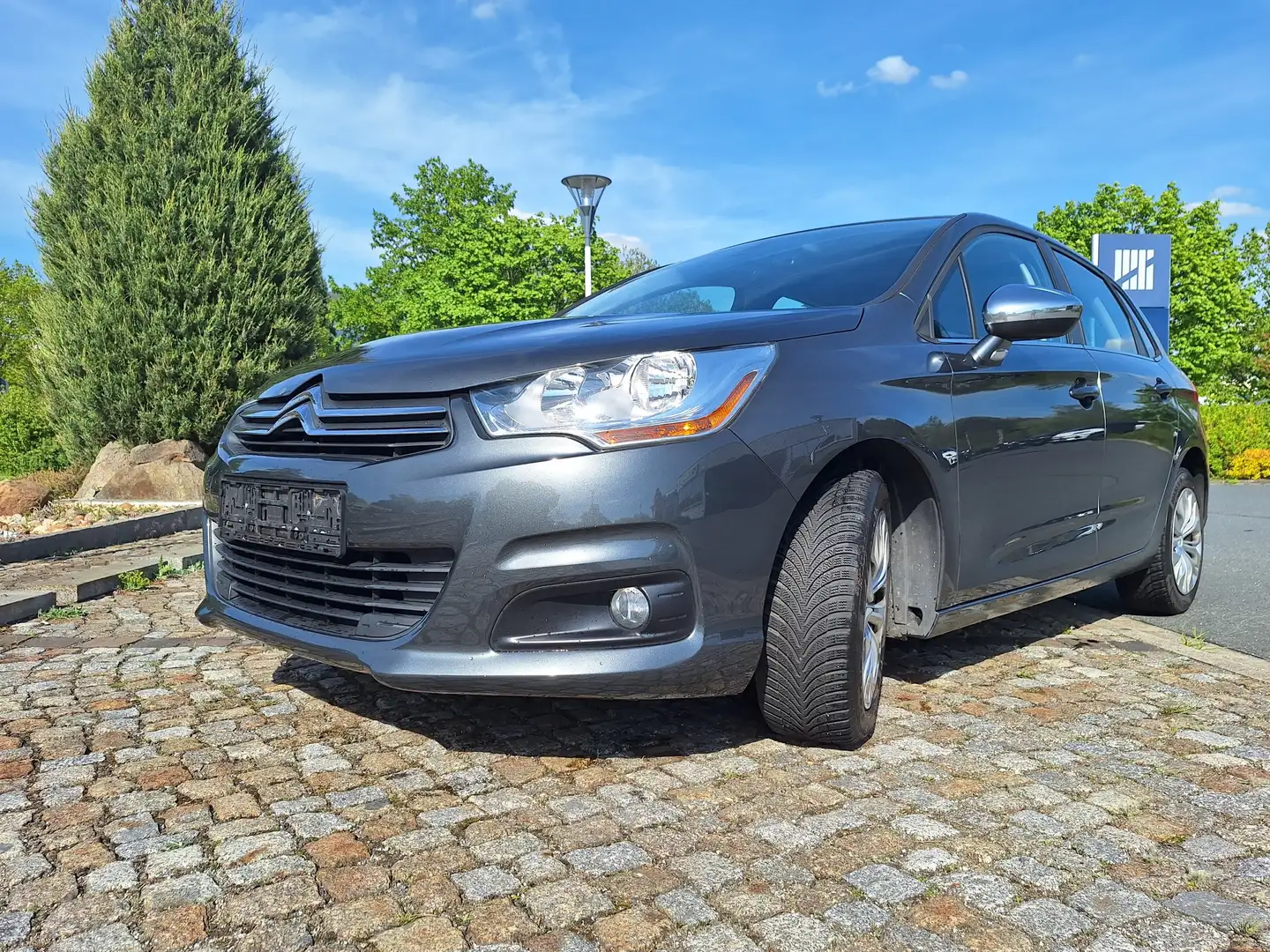 Citroen C4 VTi Attraction Grau - 1