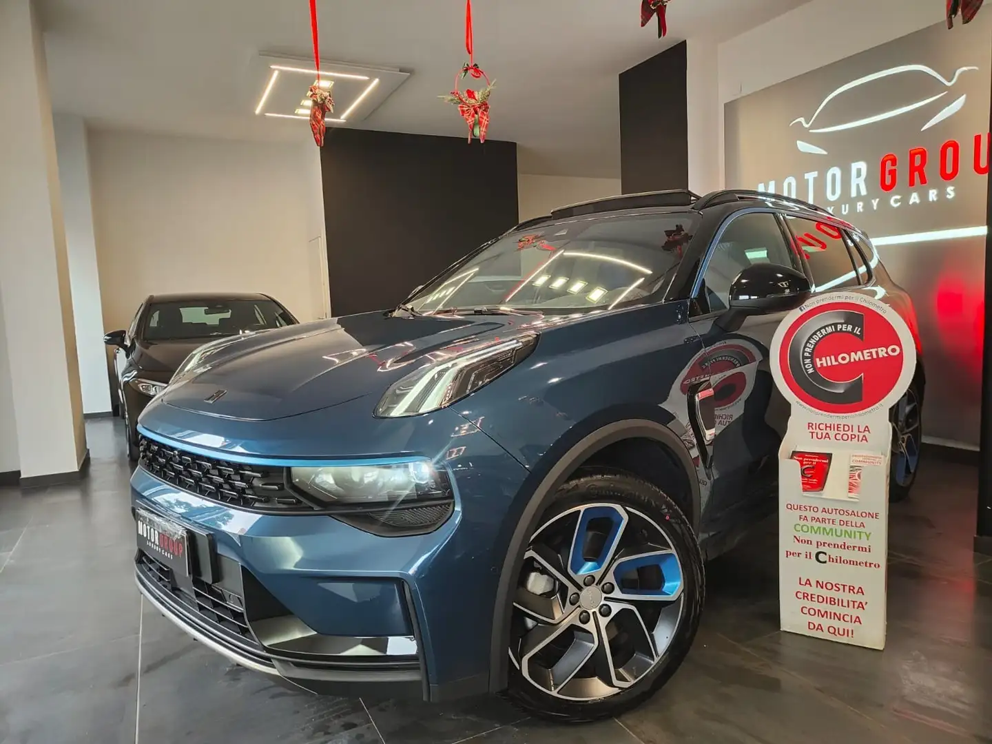 Lynk & Co 01 01 PHEV Blau - 1