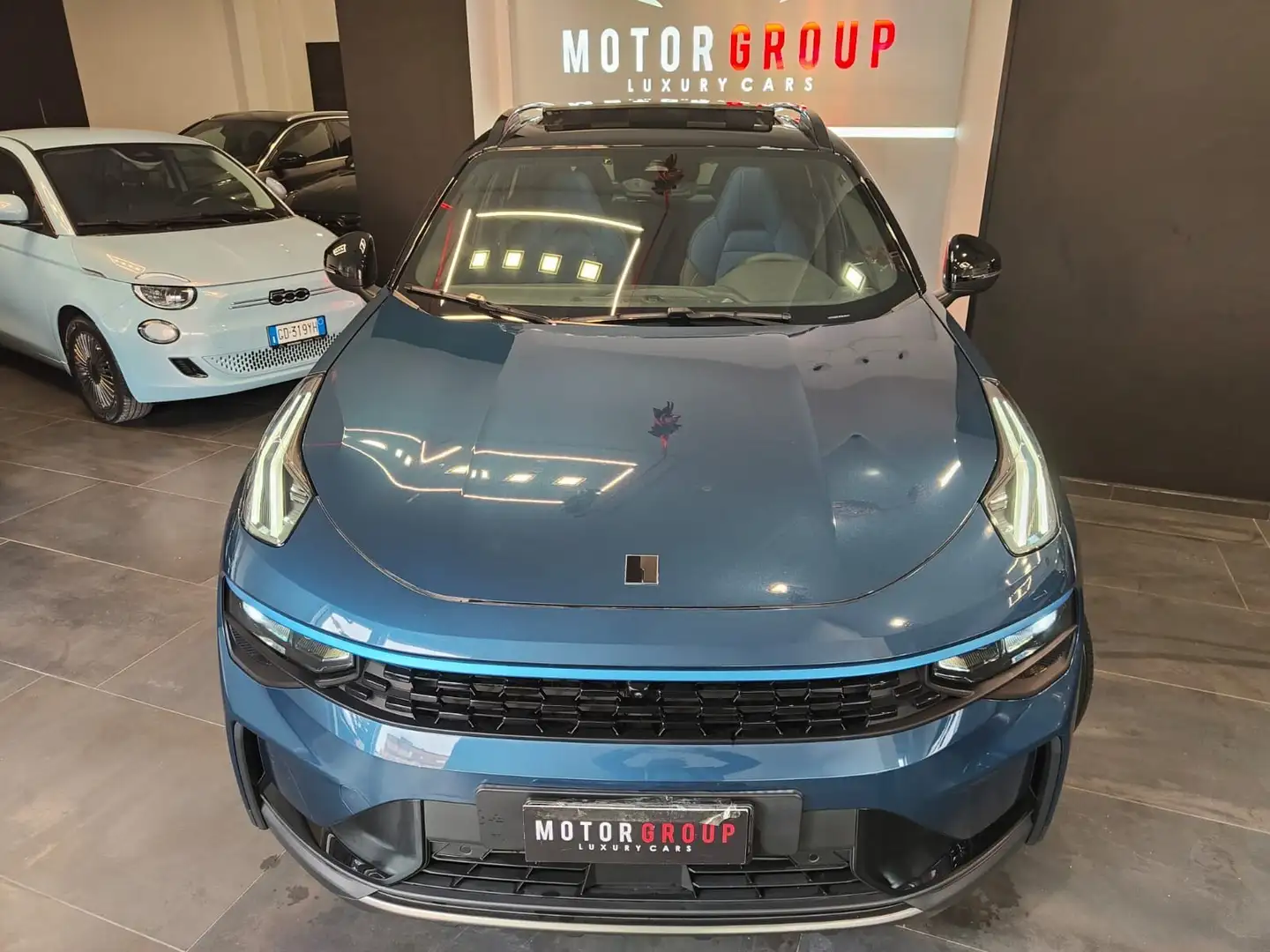 Lynk & Co 01 01 PHEV Blau - 2