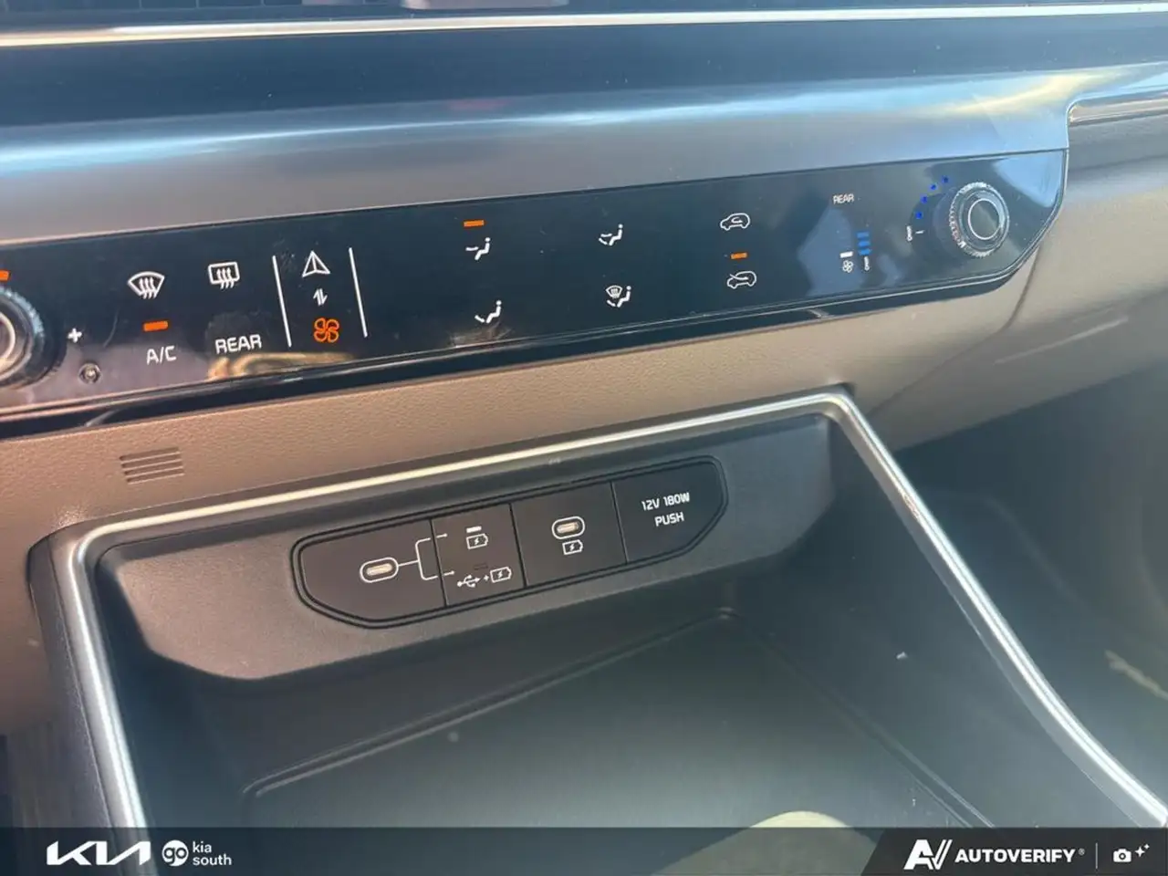 Kia Carnival снимка Kia Carnival