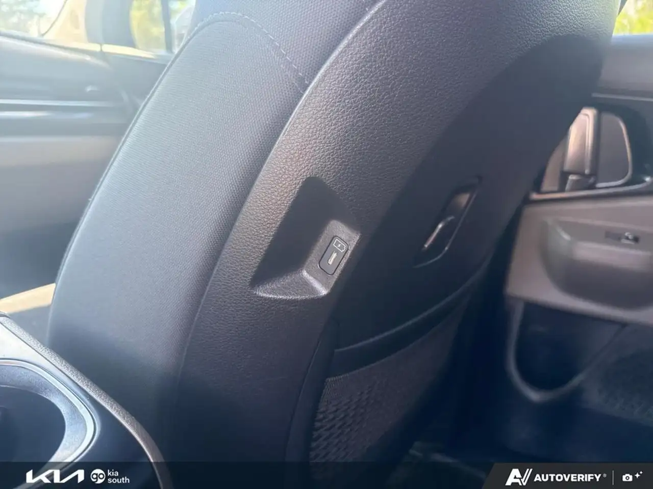 Kia Carnival снимка Kia Carnival