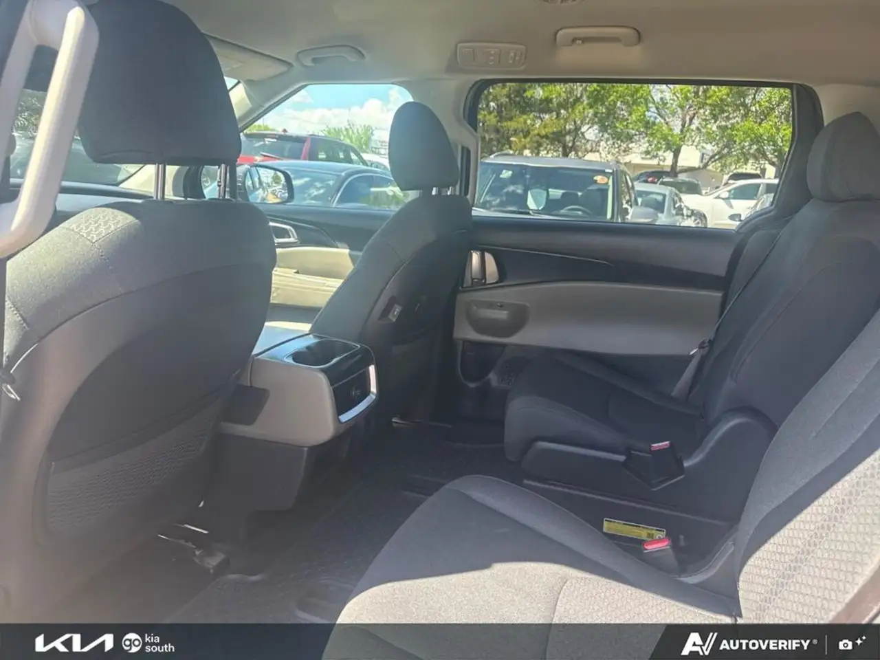 Kia Carnival снимка Kia Carnival