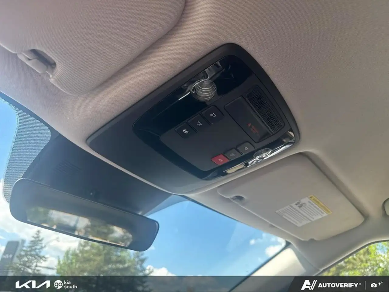 Kia Carnival снимка Kia Carnival