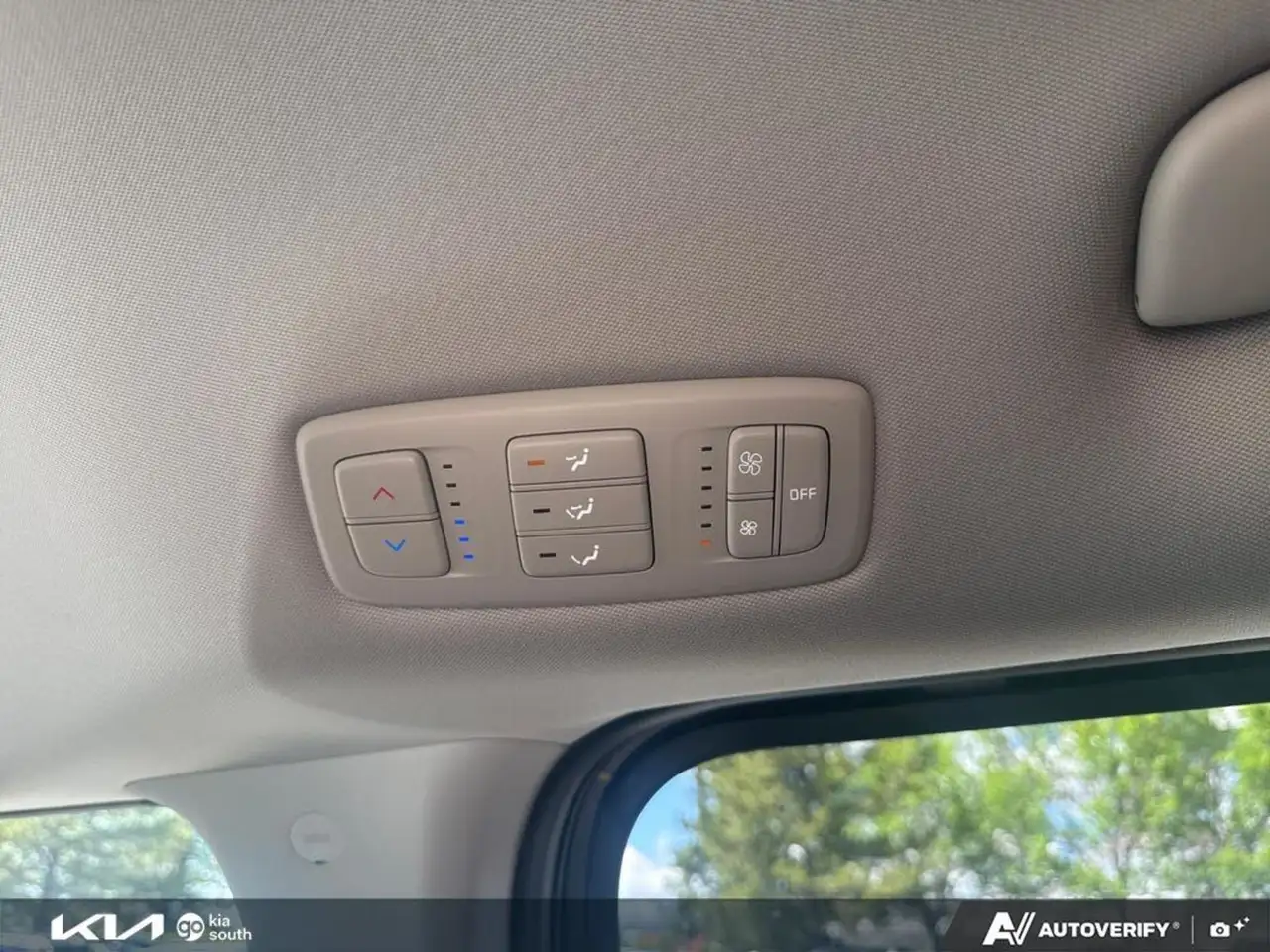 Kia Carnival снимка Kia Carnival
