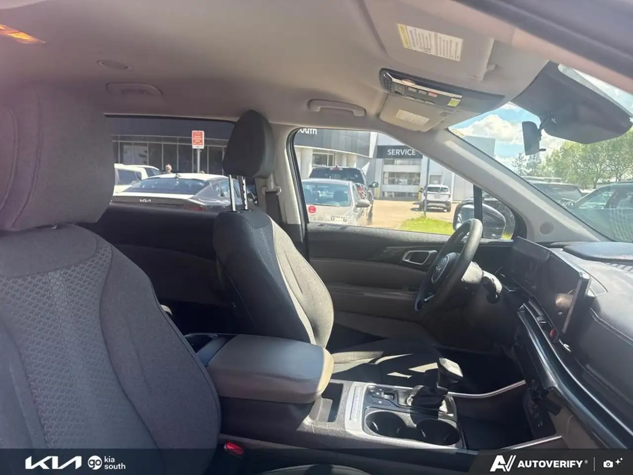 Kia Carnival снимка Kia Carnival