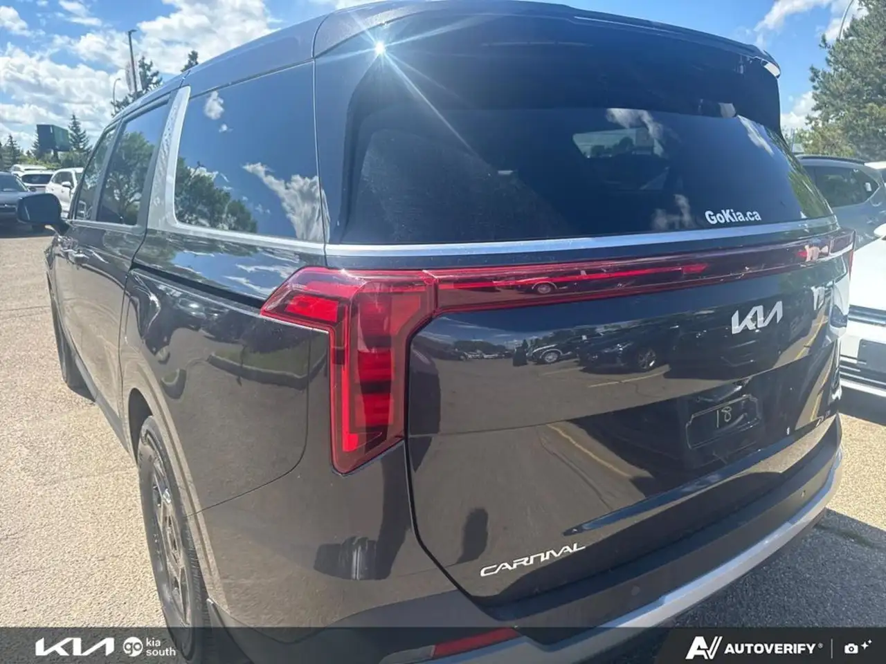 Kia Carnival снимка Kia Carnival