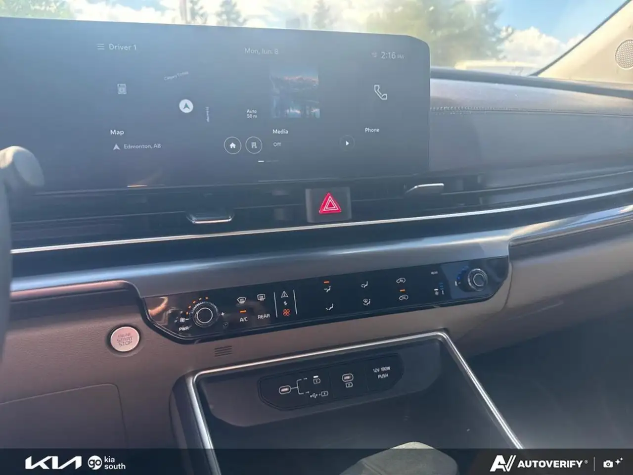 Kia Carnival снимка Kia Carnival