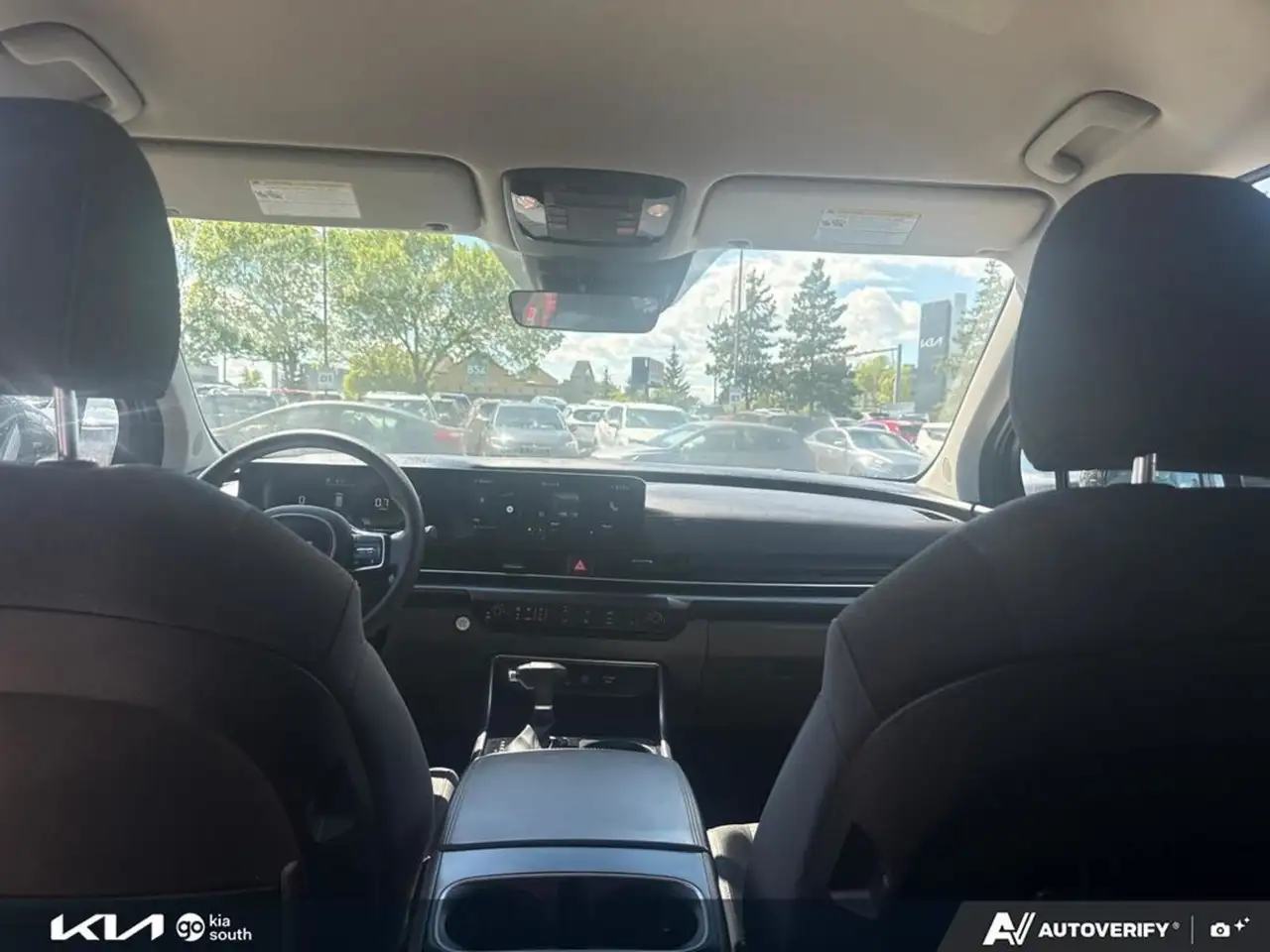 Kia Carnival снимка Kia Carnival