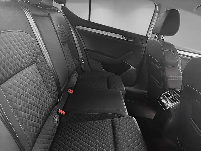Skoda Superb view 11
