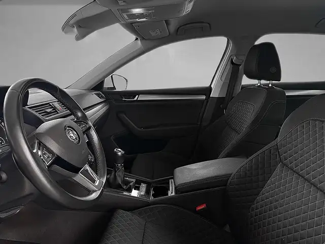 Skoda Superb view 7