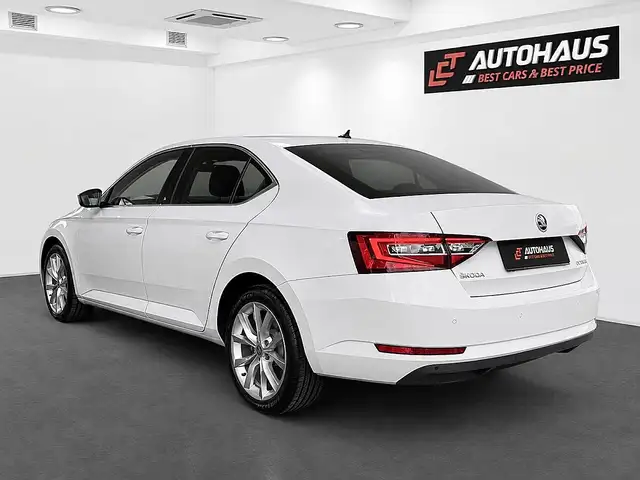 Skoda Superb view 3