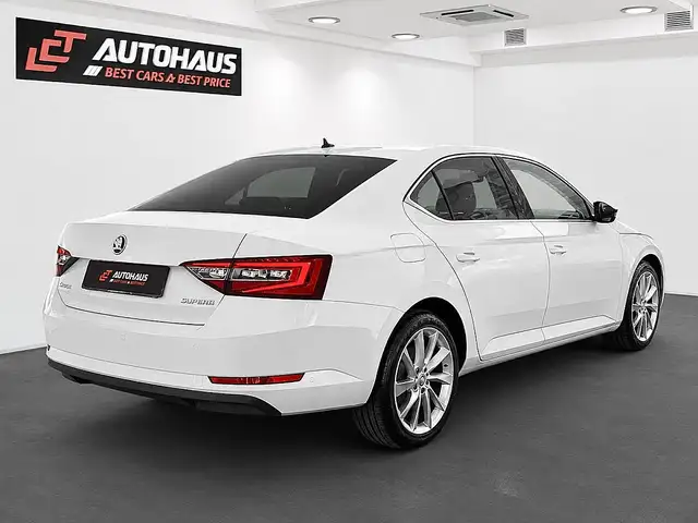 Skoda Superb view 6