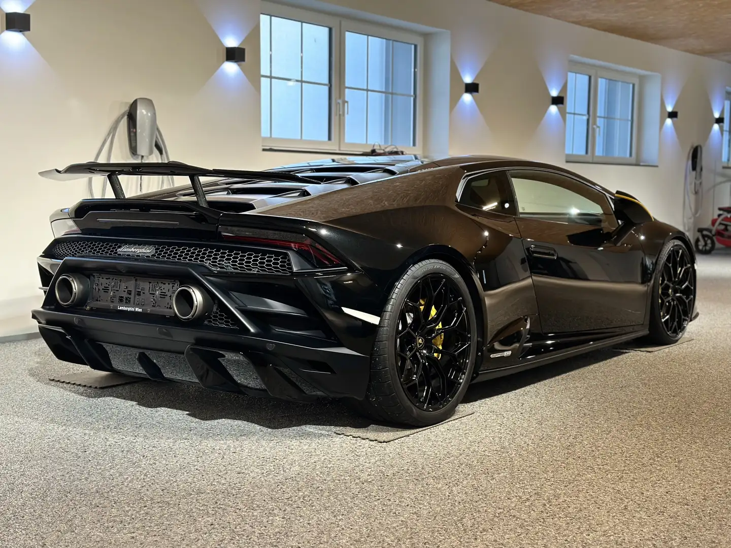 Lamborghini Huracán Huracán Evo Novitec Akrapovic Garantie bis 2026 Schwarz - 1