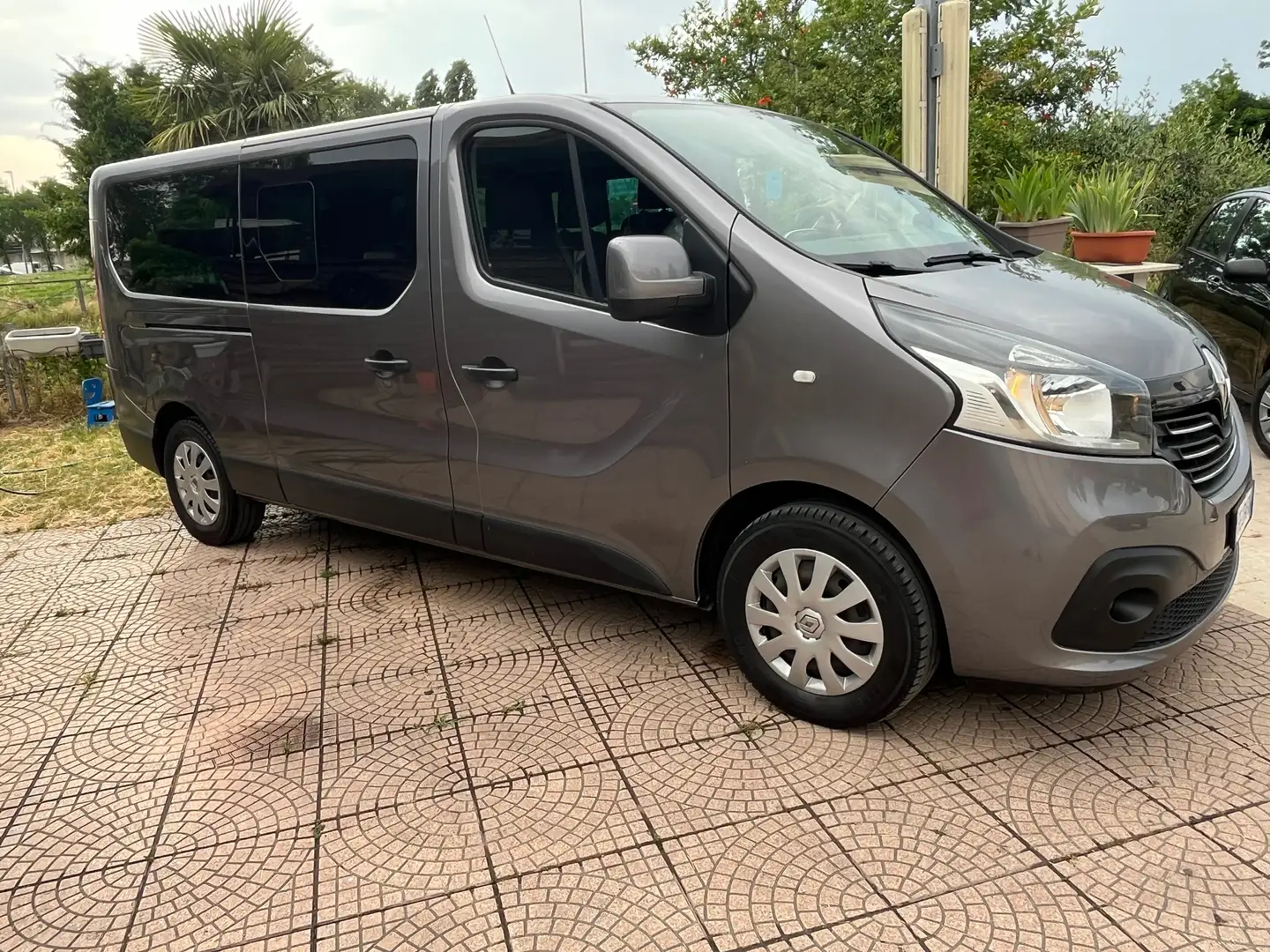 Renault Trafic Minibus 9posti 1.6D 125cv Grigio - 1