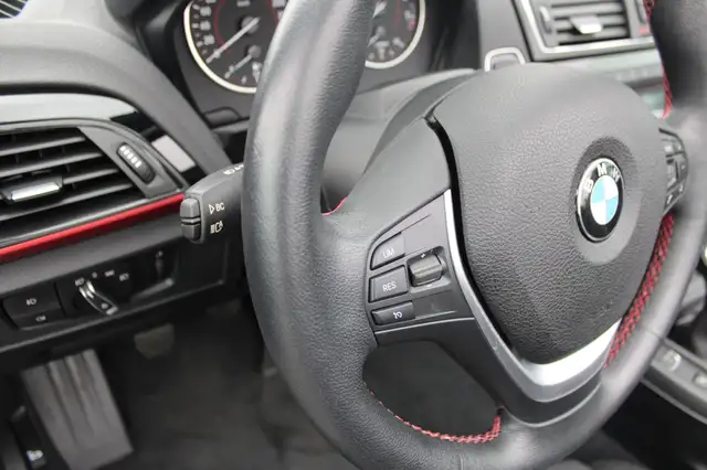 BMW 2 Series view 10