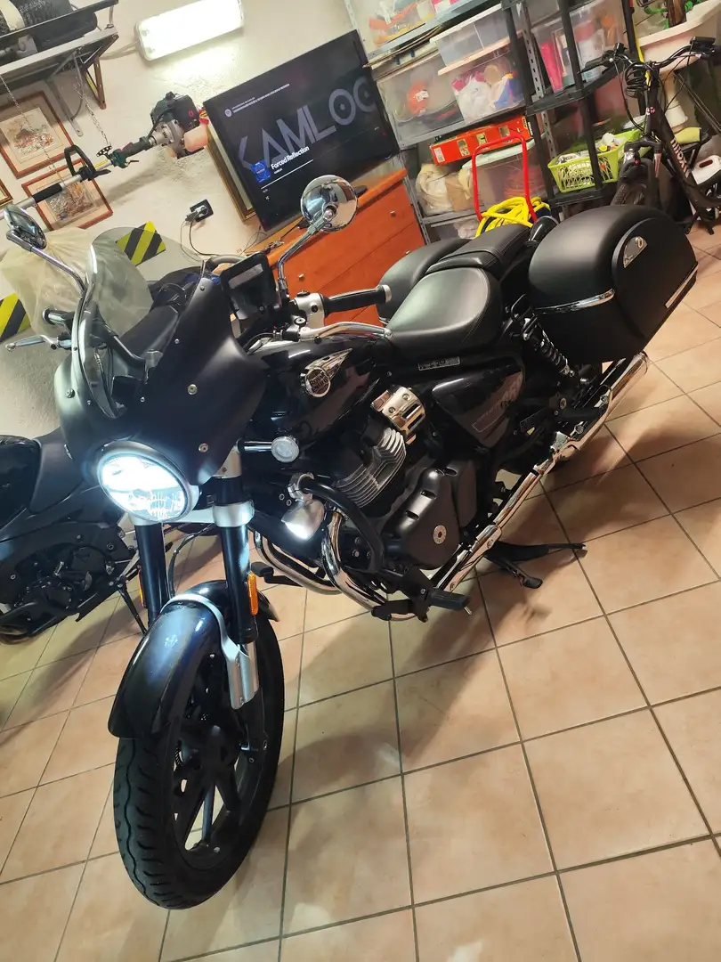 Royal Enfield Super Meteor 650 Black - 1