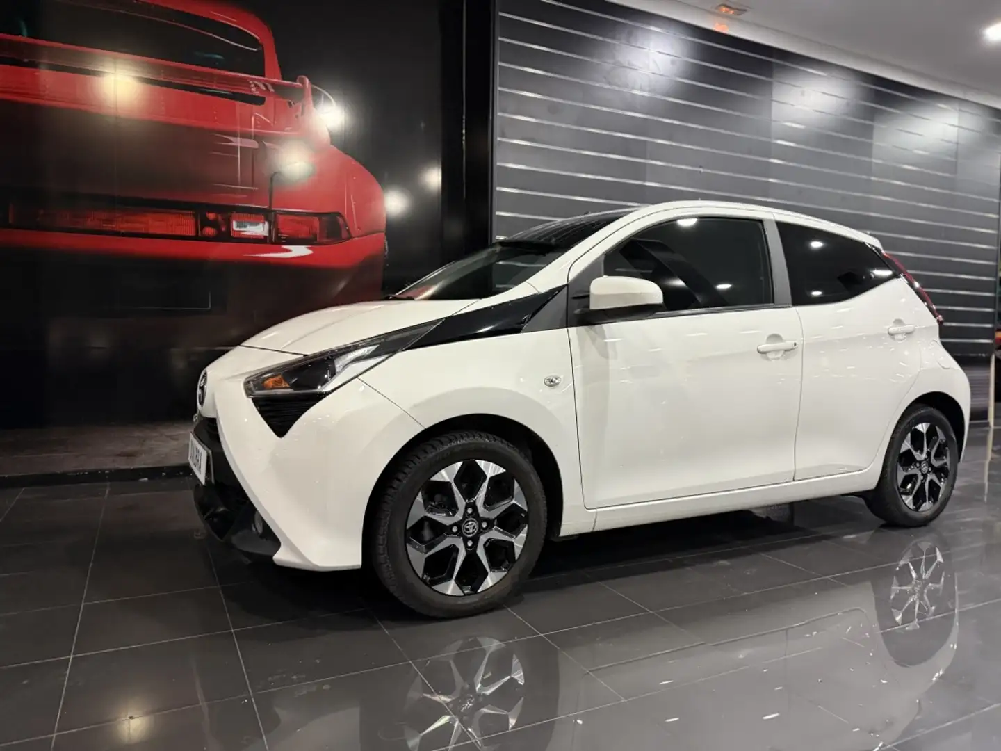 Toyota Aygo 70 x-play Blanco - 1