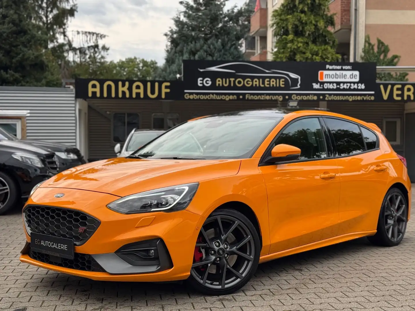 Ford Focus Lim ST PERFORMANCE*PANO*KAMERA*B&O Orange - 2