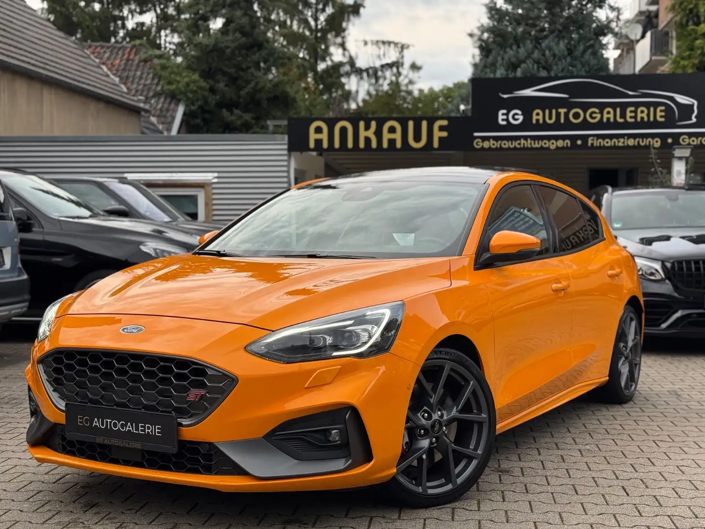 Ford Focus Lim ST PERFORMANCE*PANO*KAMERA*B&O Orange - 1