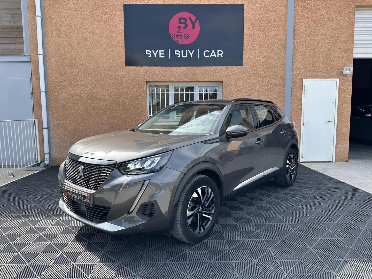 Peugeot 2008 Allure 1.2i  - 130 - BV EAT8 Grau - 1