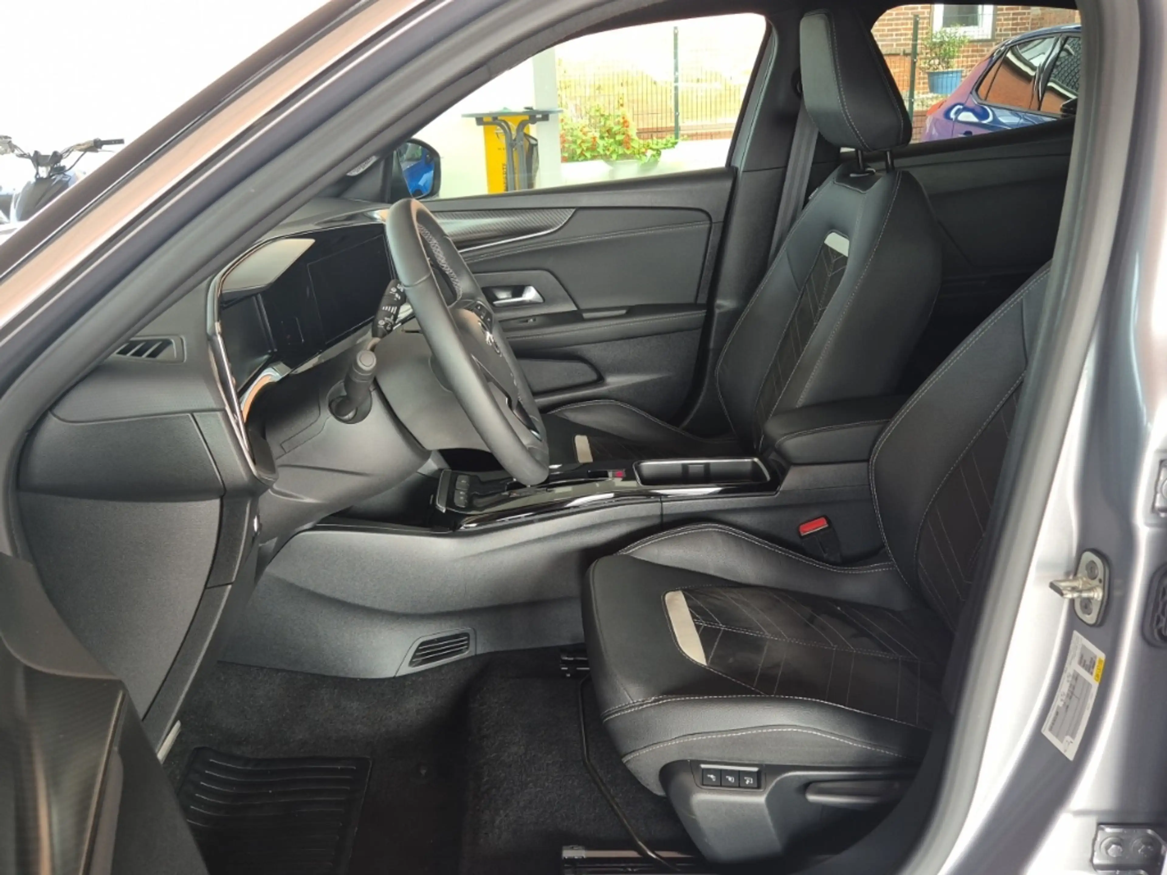 Opel Mokka-E Ultimate 11kw Charger Shz Navi Kamera — photo 13
