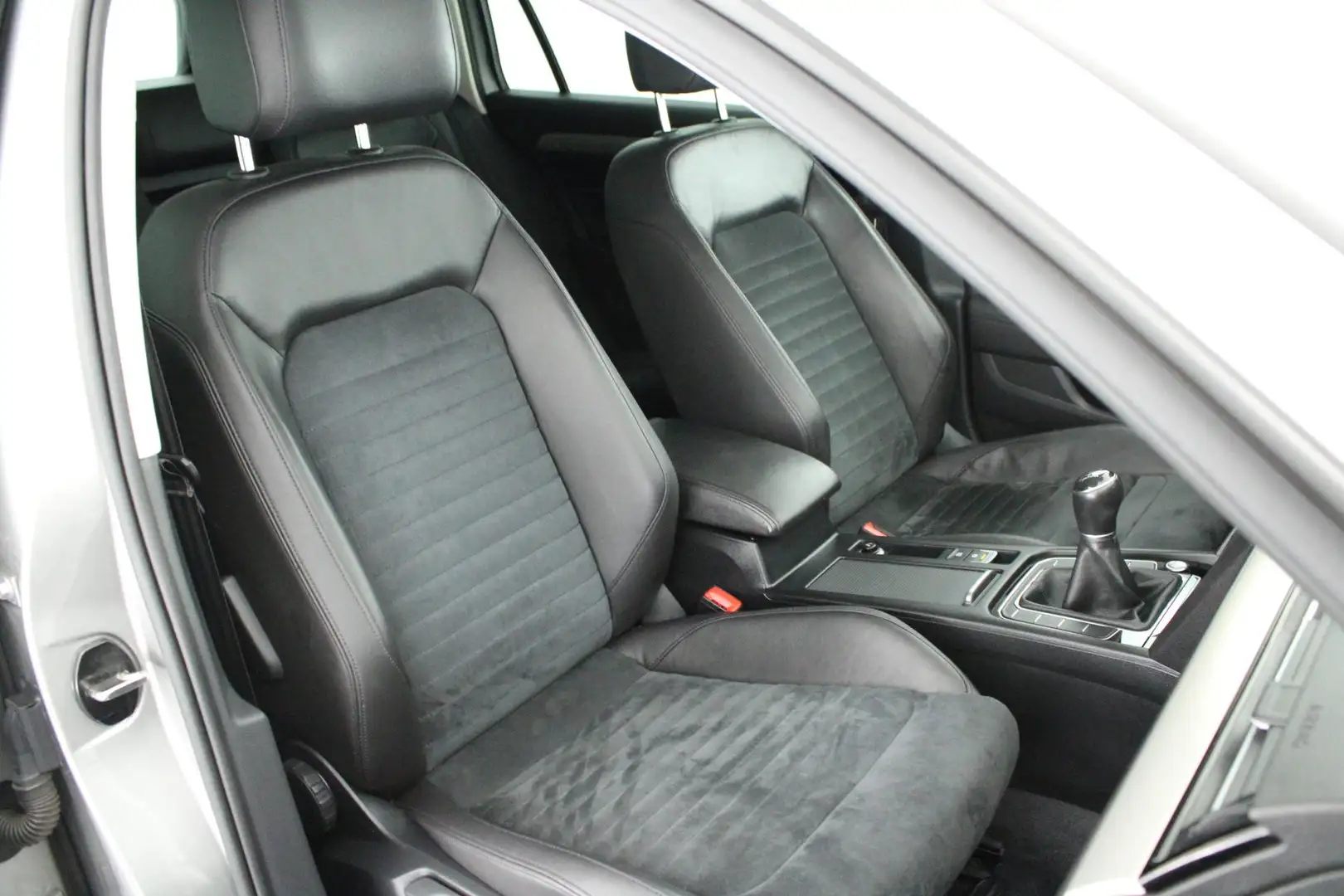 Volkswagen Passat Variant 1.4 TSI 150pk H6 ACT R-Line Highline Trekhaak Came Gris - 2