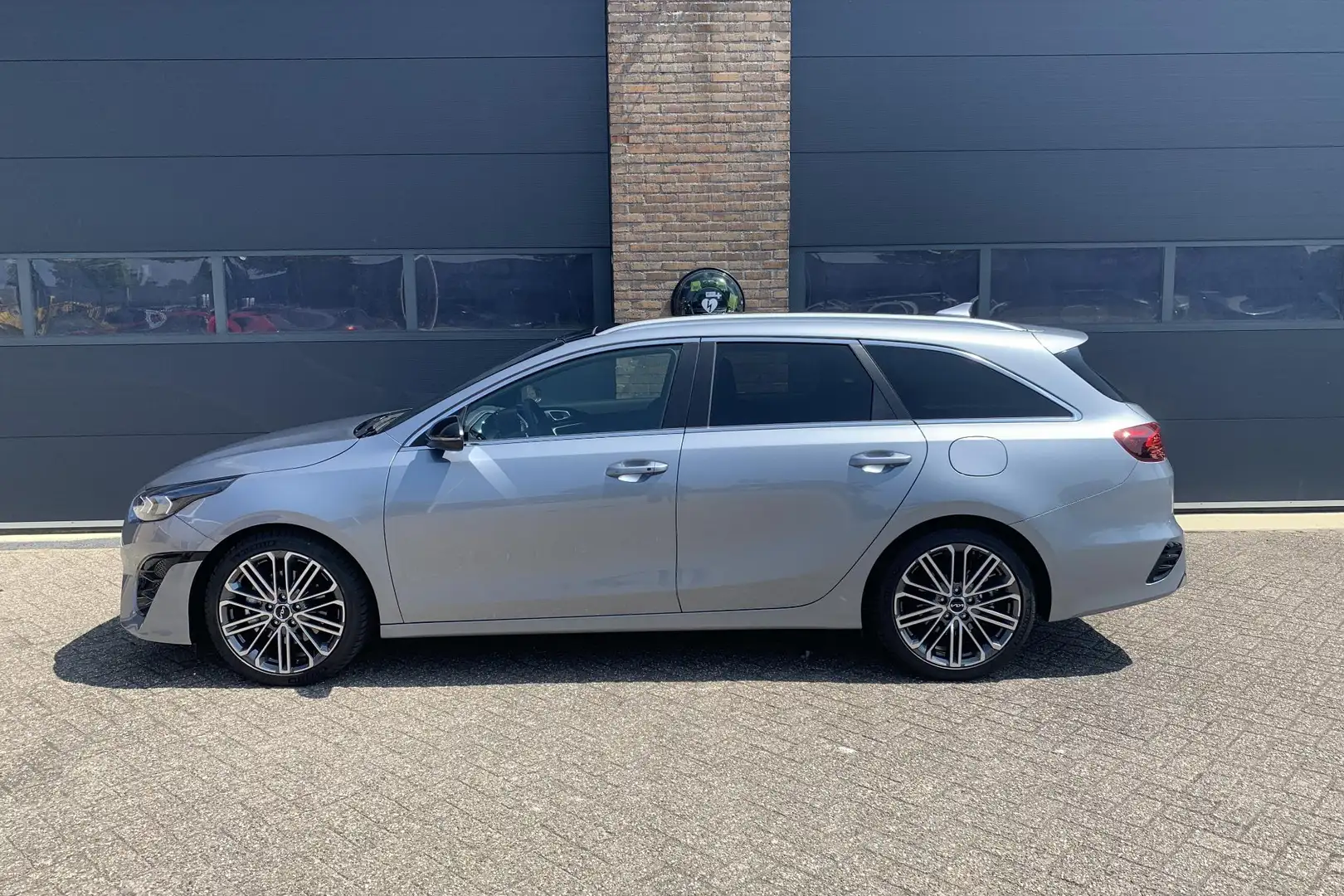 Kia Ceed SW / cee'd SW Sportswagon 1.5 T-GDi GT-PlusLine Alleen beschikba Grijs - 2