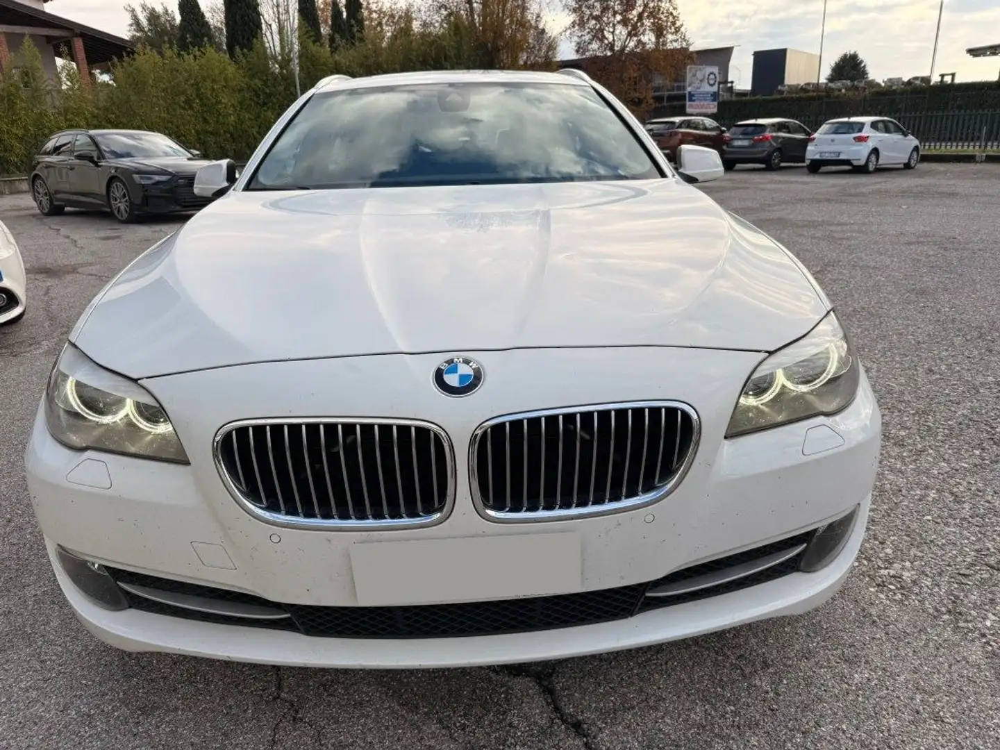 BMW 530 d xDrive 258CV Touring Futura Bianco - 2