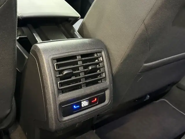 Volkswagen Golf view 9