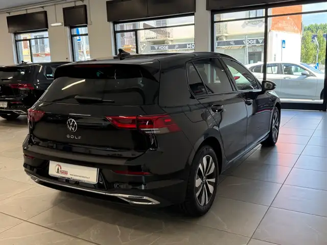 Volkswagen Golf view 4