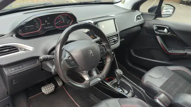 Peugeot 2008 view 8
